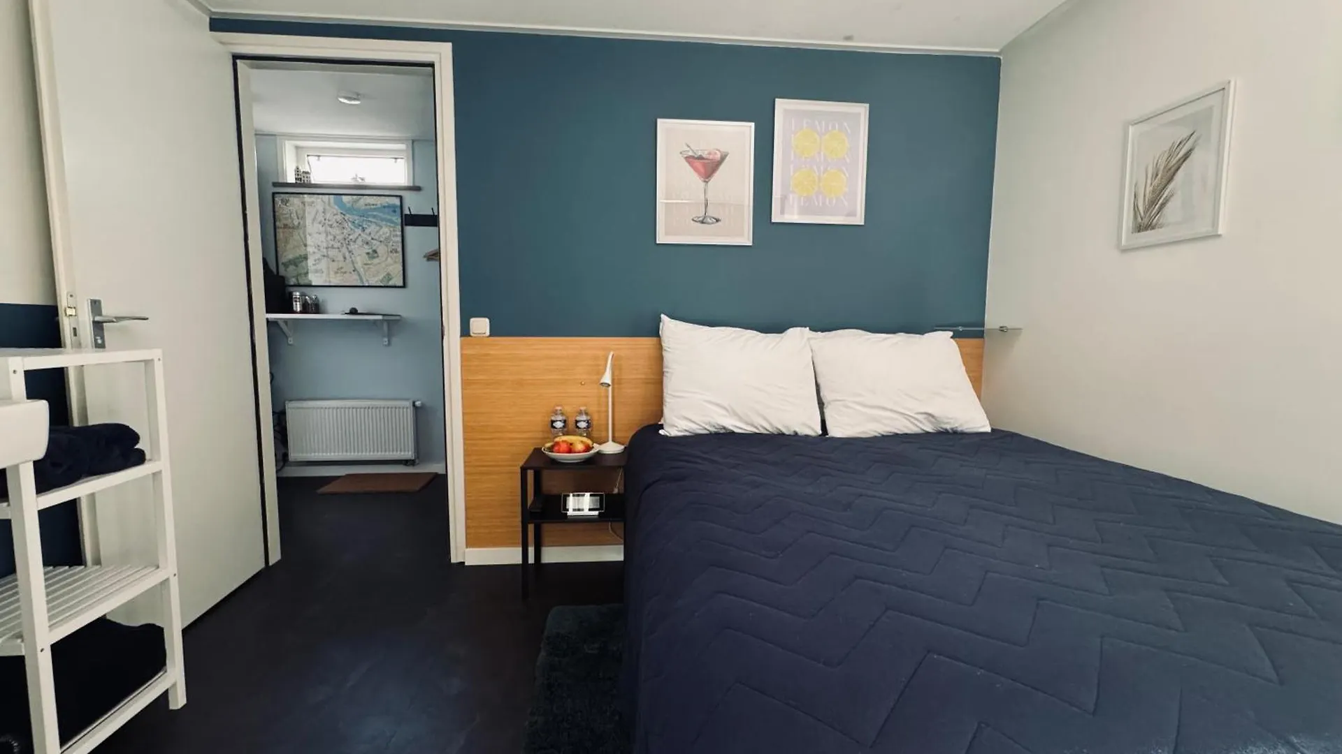 Peaceful Room On A Houseboat In The City Centre Amsterdam Netherlands
